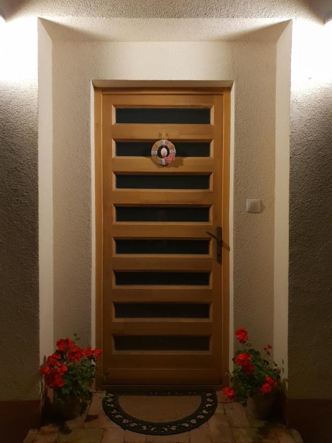 Fuered Deluxe Garden Apartment Balatonfured Exterior photo