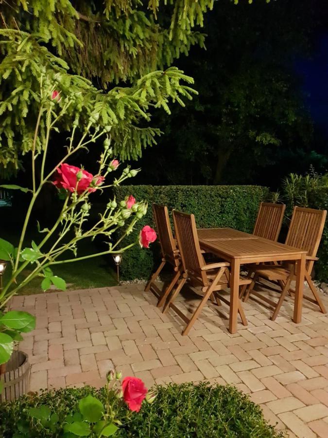 Fuered Deluxe Garden Apartment Balatonfured Exterior photo
