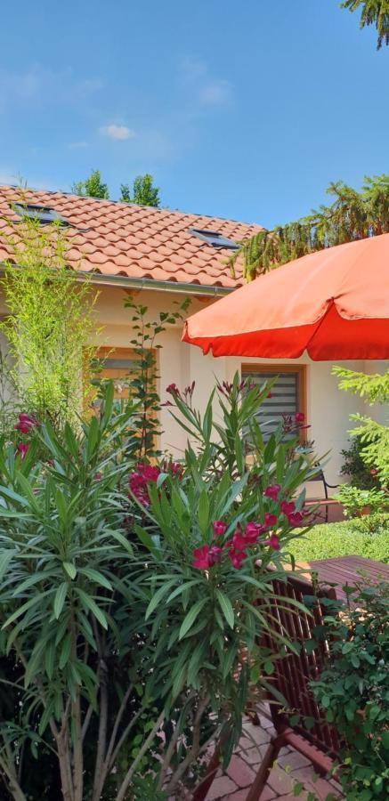 Fuered Deluxe Garden Apartment Balatonfured Exterior photo